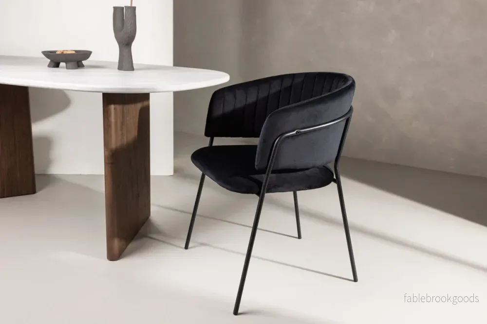Selma Matstolar 2-pack Svart – Eleganta Sammetsstolar med Armstöd | Venture Home Selma Matstolar 2-pack Svart – Eleganta Sammetsstolar med Armstöd | Venture Home