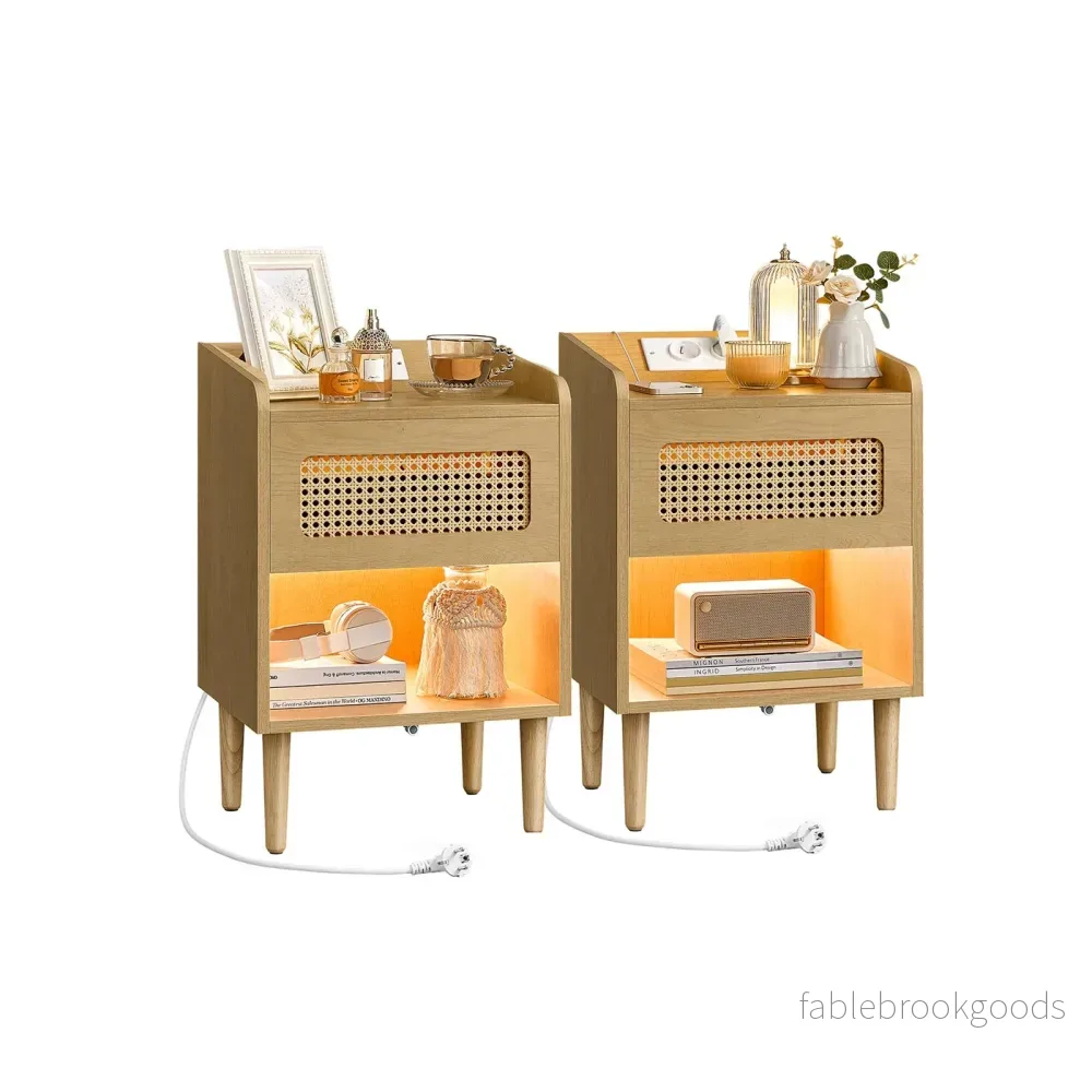 Sängbord med laddstation och rörelsedetektor – set om 2 – ekbeige Sängbord med laddstation och rörelsedetektor – set om 2 – ekbeige