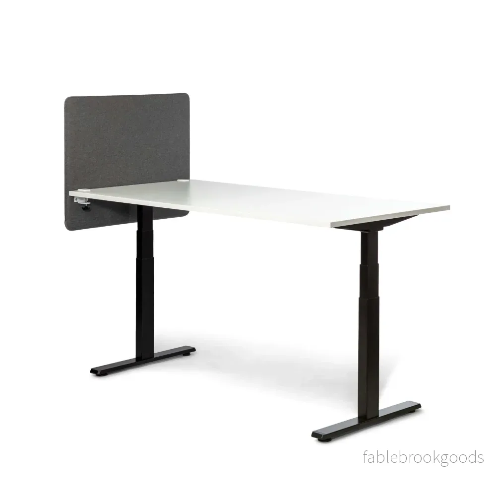MUTE Lite akustikskärm 800 × 650 mm – bordsmodell, grå (Savio 09) MUTE Lite akustikskärm 800 × 650 mm – bordsmodell, grå (Savio 09)