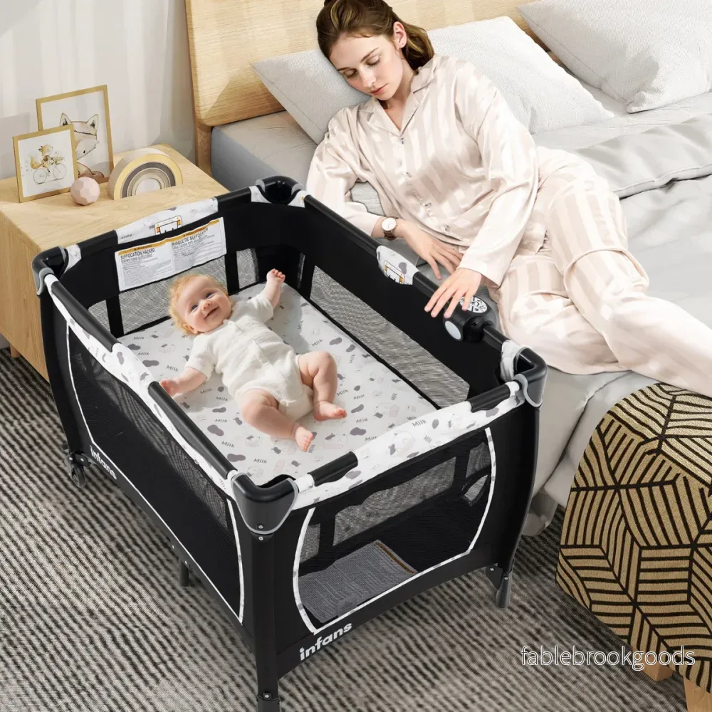 i – Baby Resesäng med Blöjbord och Spjälsäng Madrass Leksaker Ihopfällbar Barnsäng – 5 1 2 – Beige - Bild 3