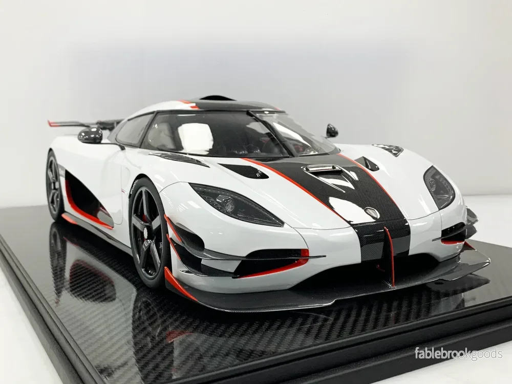 Koenigsegg Agera RS – Ghost Edition 1:8
