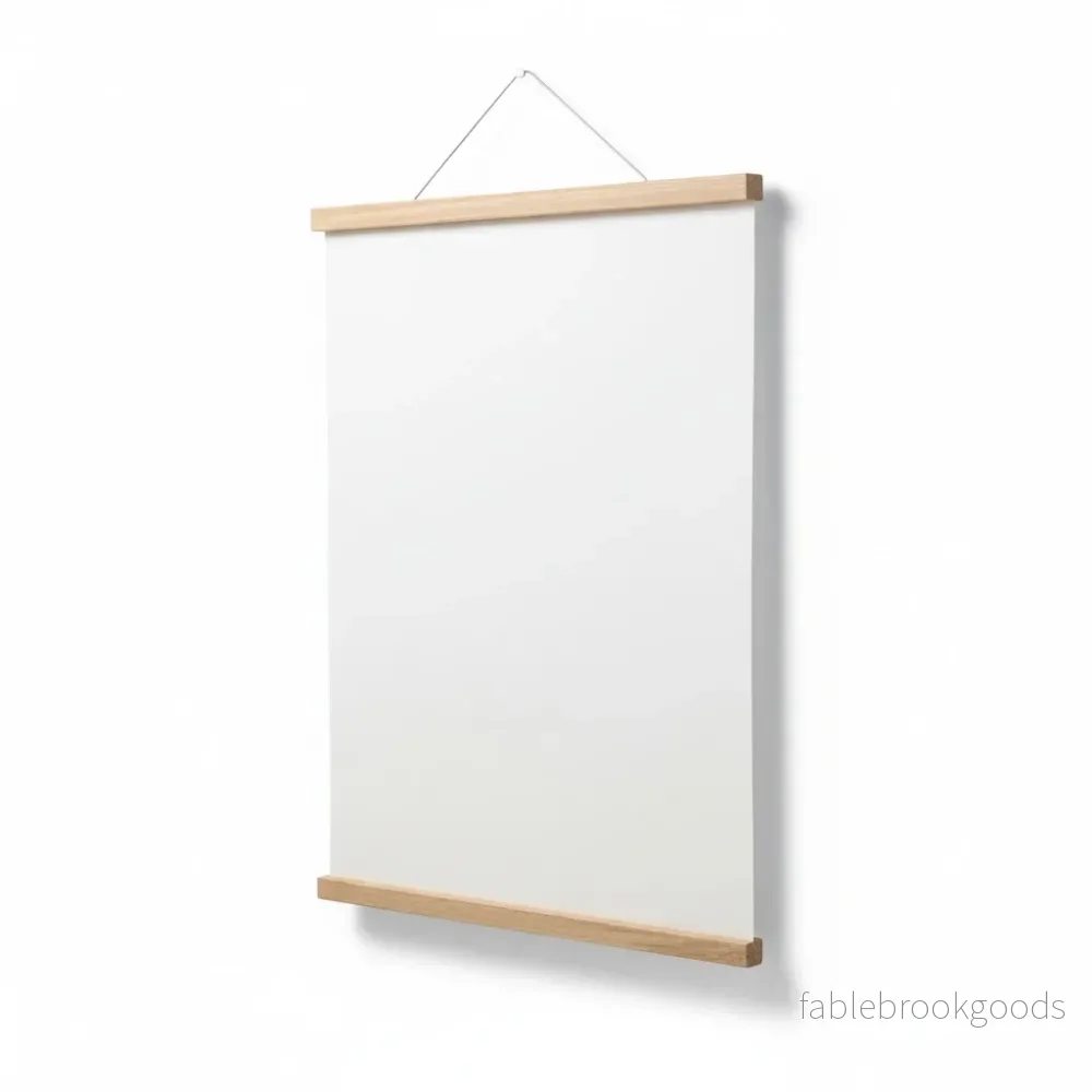 Posterhängare i ek Posterhängare i ek