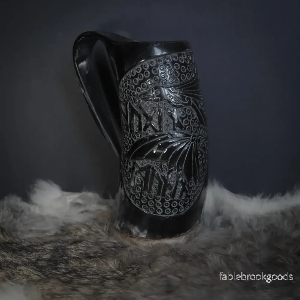 Handsnidad hornmugg, Hugin och Munin