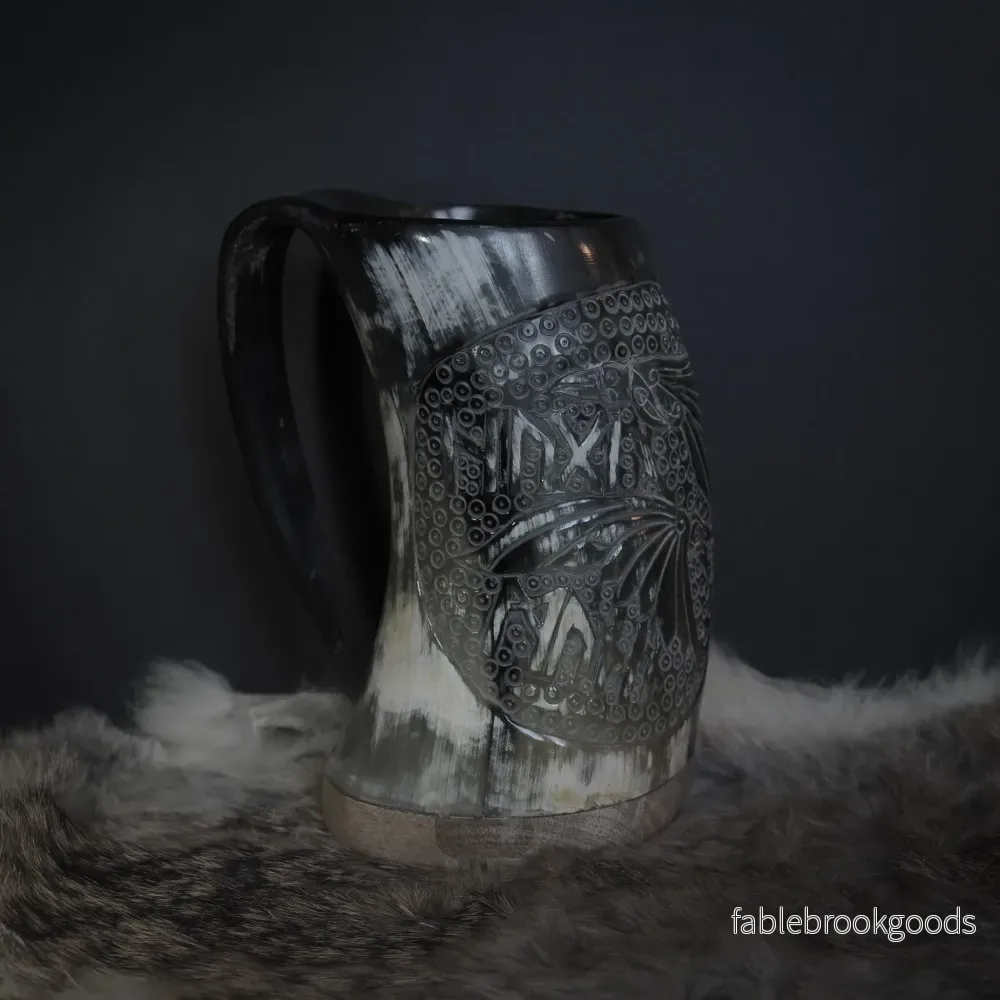 Handsnidad hornmugg, Hugin och Munin