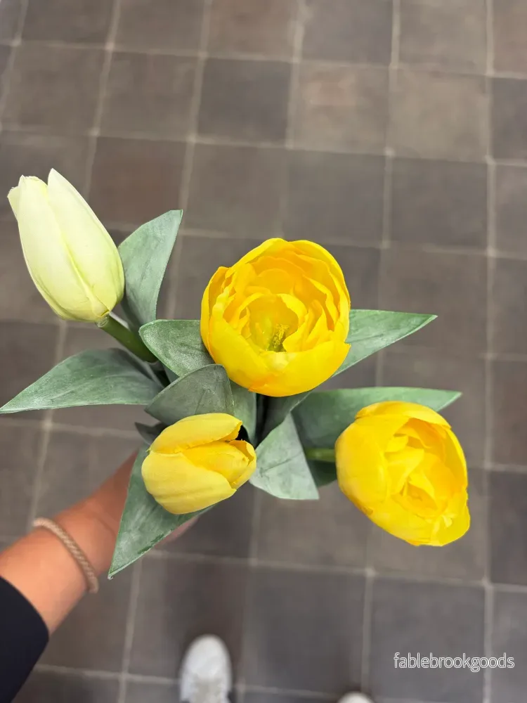 Tulpan mix gul/vit – konstgjorda tulpaner för en vacker vårkänsla Tulpan mix gul/vit – konstgjorda tulpaner för en vacker vårkänsla