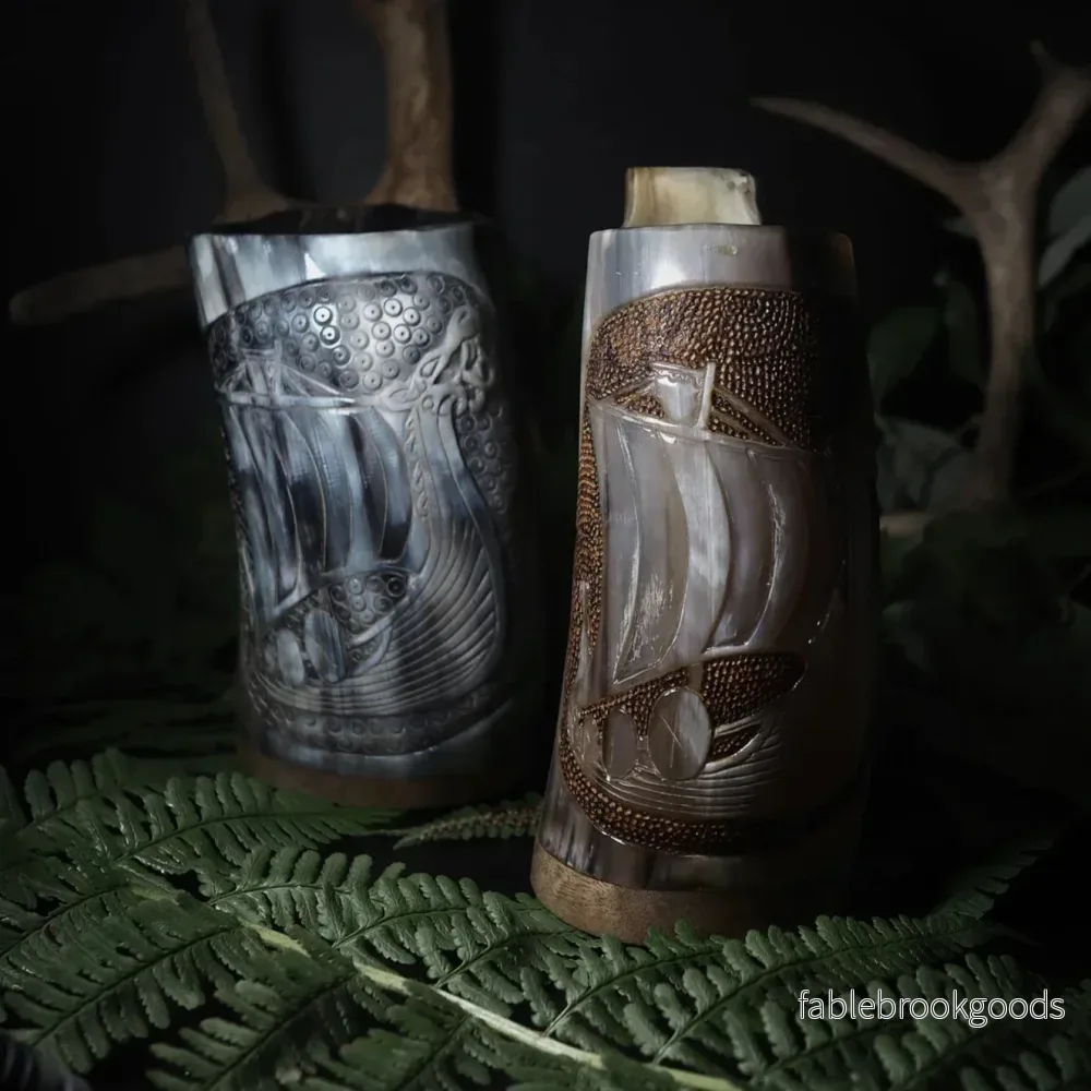 Handsnidad hornmugg, vikingskepp