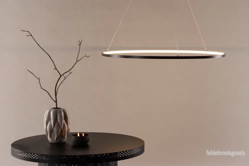Rödäng x Josefin Lustig Taklampa Svart Ø100 cm LED | Vind Rödäng x Josefin Lustig Taklampa Svart Ø100 cm LED | Vind