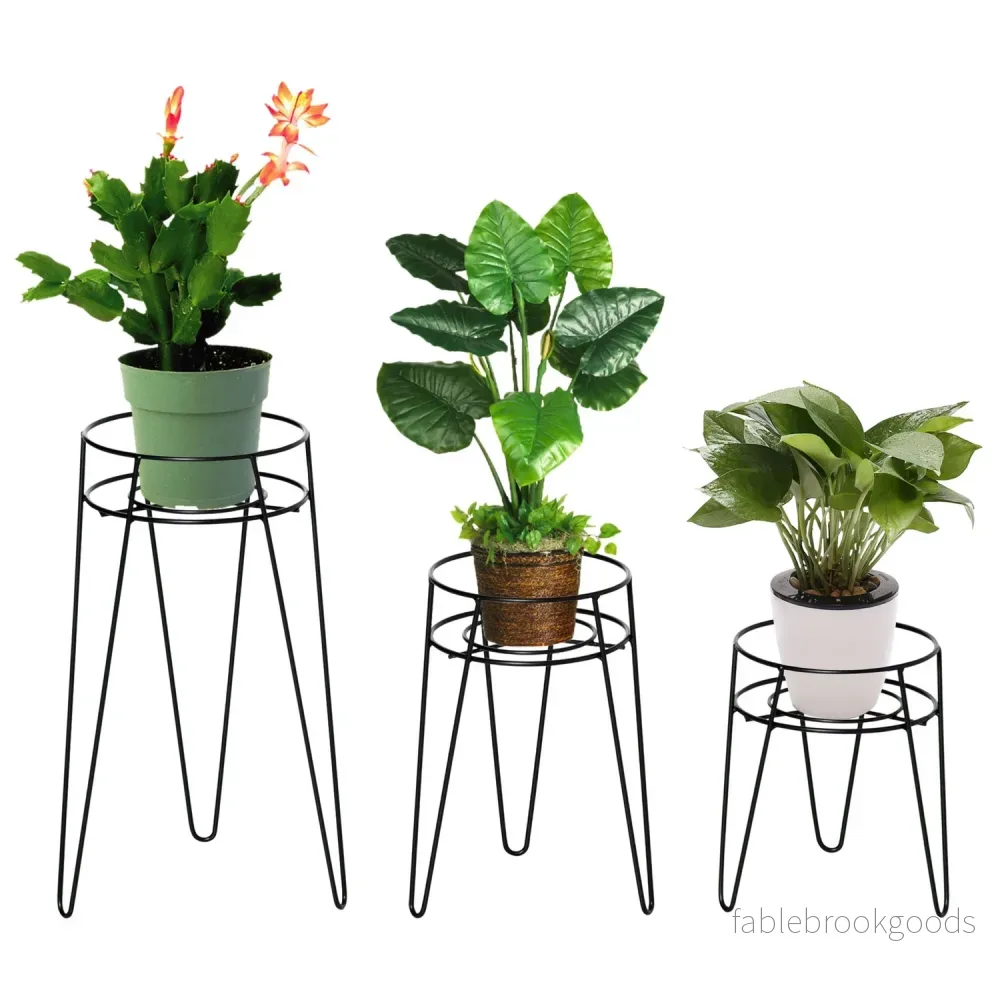 Set med 3 växtställ i svart metall för 16 cm krukor Set med 3 växtställ i svart metall för 16 cm krukor