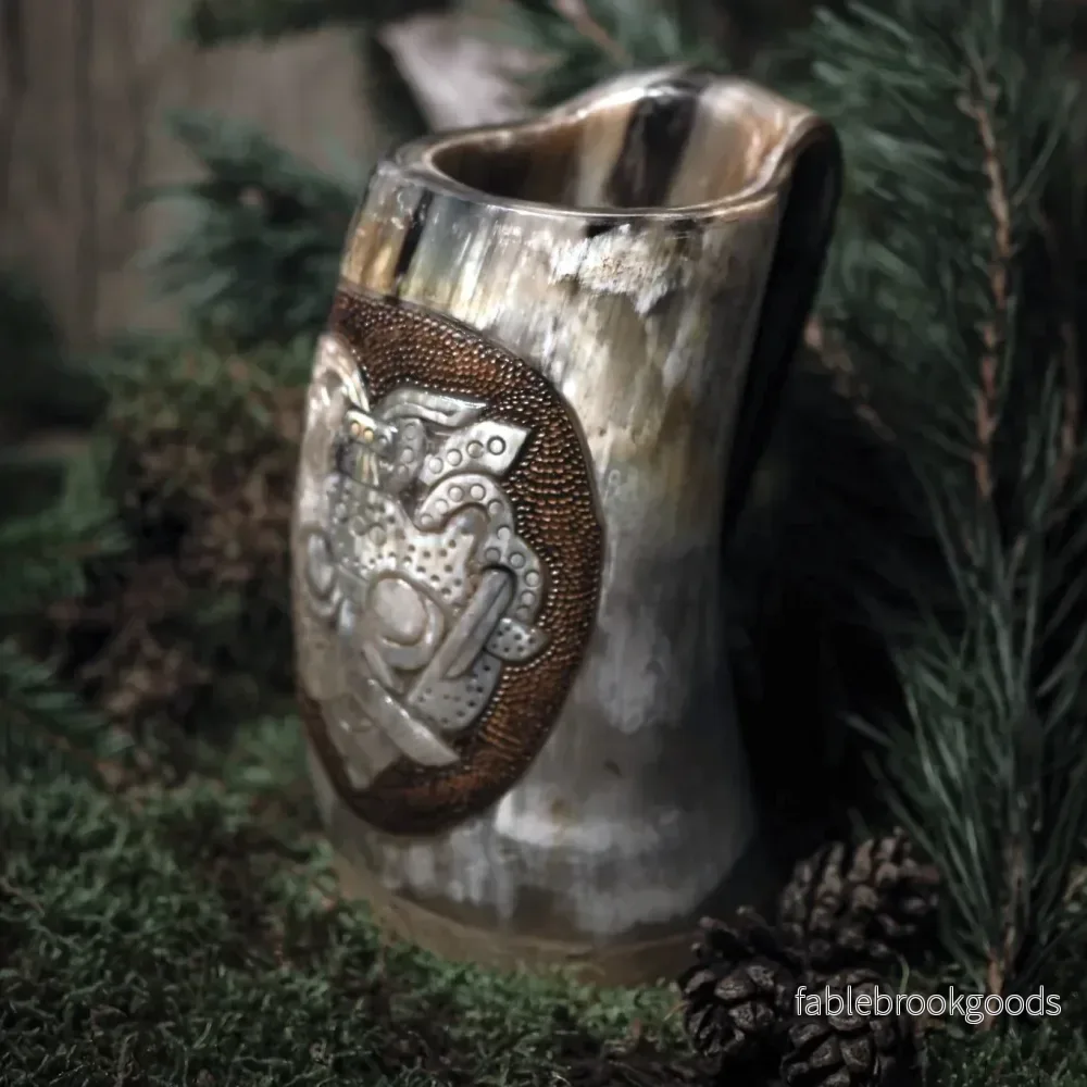 Handsnidad hornmugg, Lokemask
