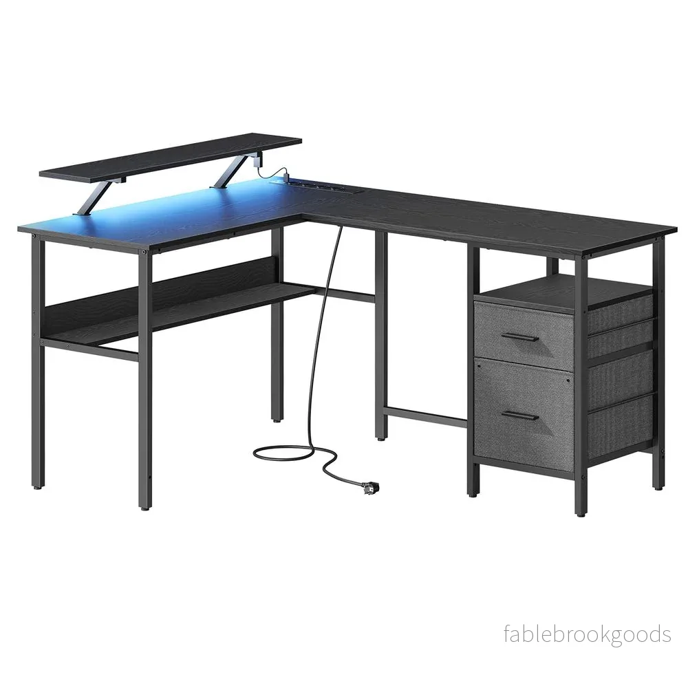Hörnskrivbord – L-format med uttag – Svart Hörnskrivbord – L-format med uttag – Svart