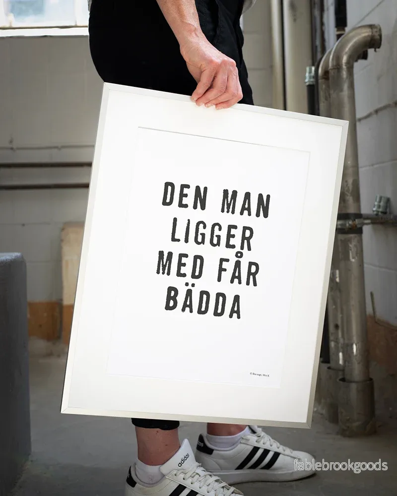 Den man ligger med | Stansad