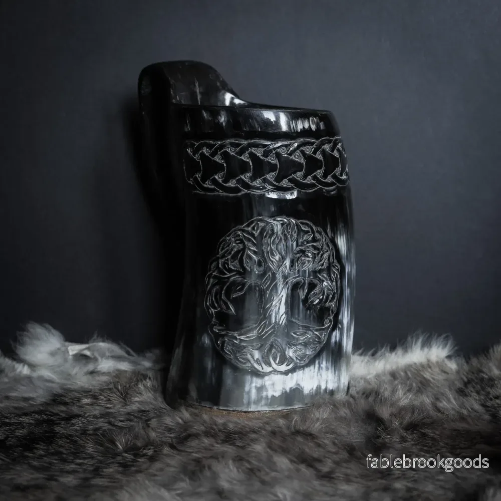 Handsnidad hornmugg, Livets träd Handsnidad hornmugg, Livets träd