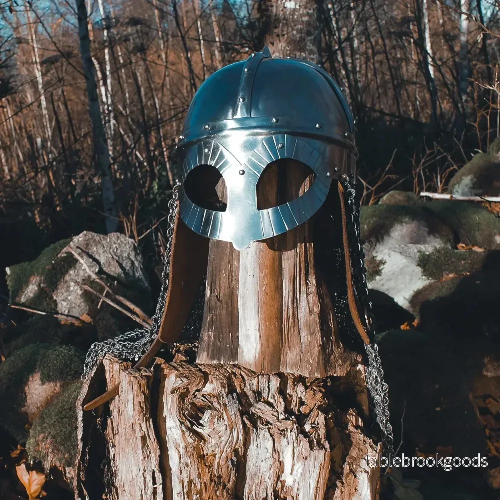 Vikingahjälm Gjermundbu med brynja Vikingahjälm Gjermundbu med brynja