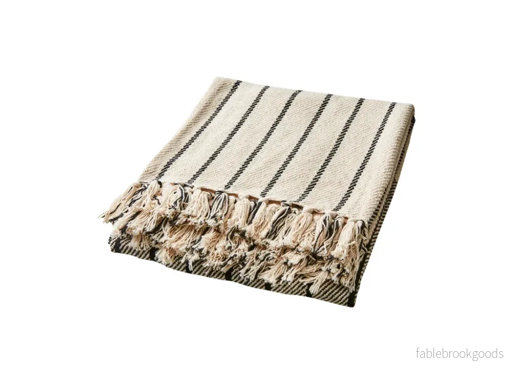 Anna – Filt Elfenben / Svart Anna – Filt Elfenben / Svart