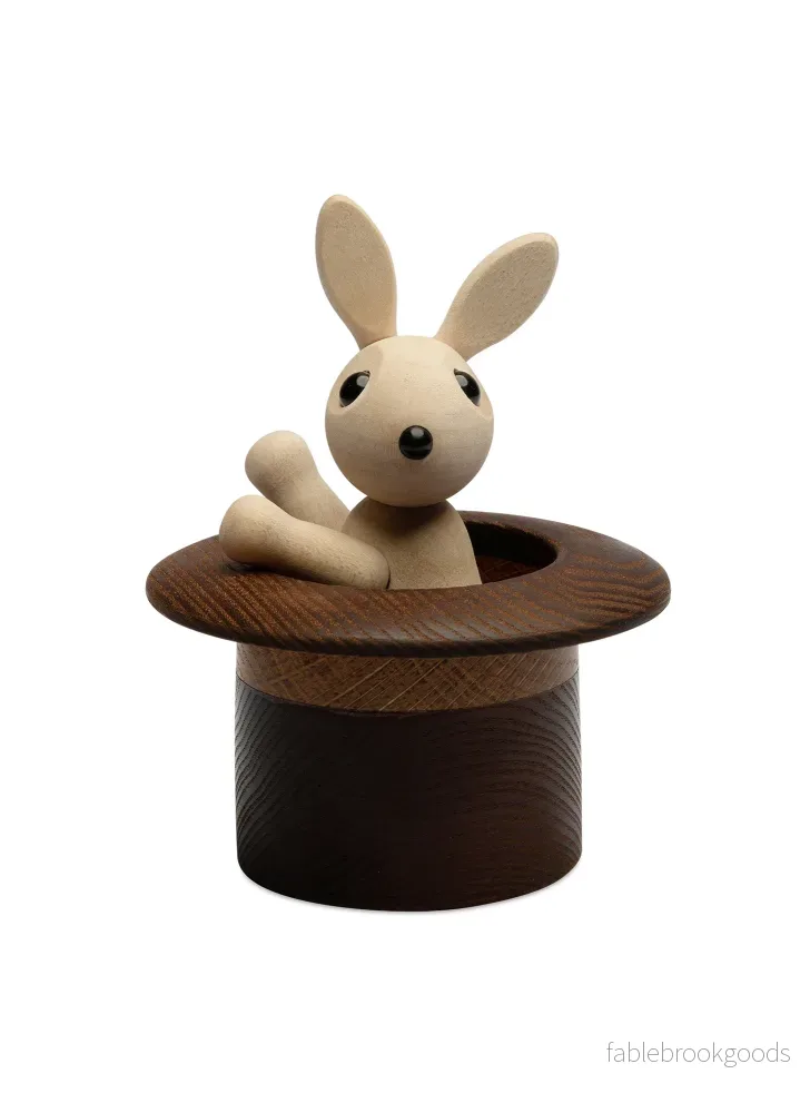 Den Magiska Hatten – Träfigur Dekoration 9,5 cm Den Magiska Hatten – Träfigur Dekoration 9,5 cm