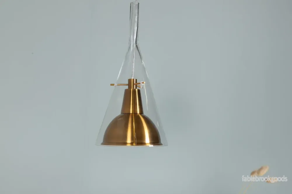 Sirius Taklampa Guld Ø25 cm – Glas & E27 Pendellampa | Venture Home Sirius Taklampa Guld Ø25 cm – Glas & E27 Pendellampa | Venture Home