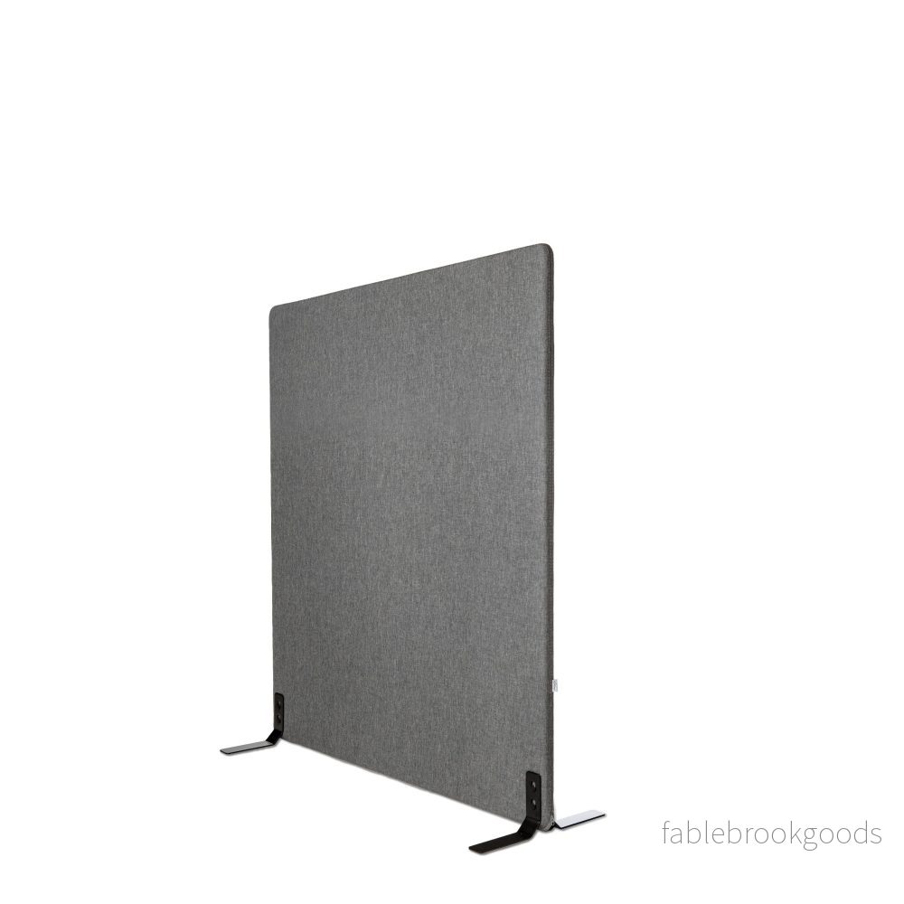 MUTE akustikskärm 1400 × 1400 mm – golvmodell, grå (Savio 09) MUTE akustikskärm 1400 × 1400 mm – golvmodell, grå (Savio 09)