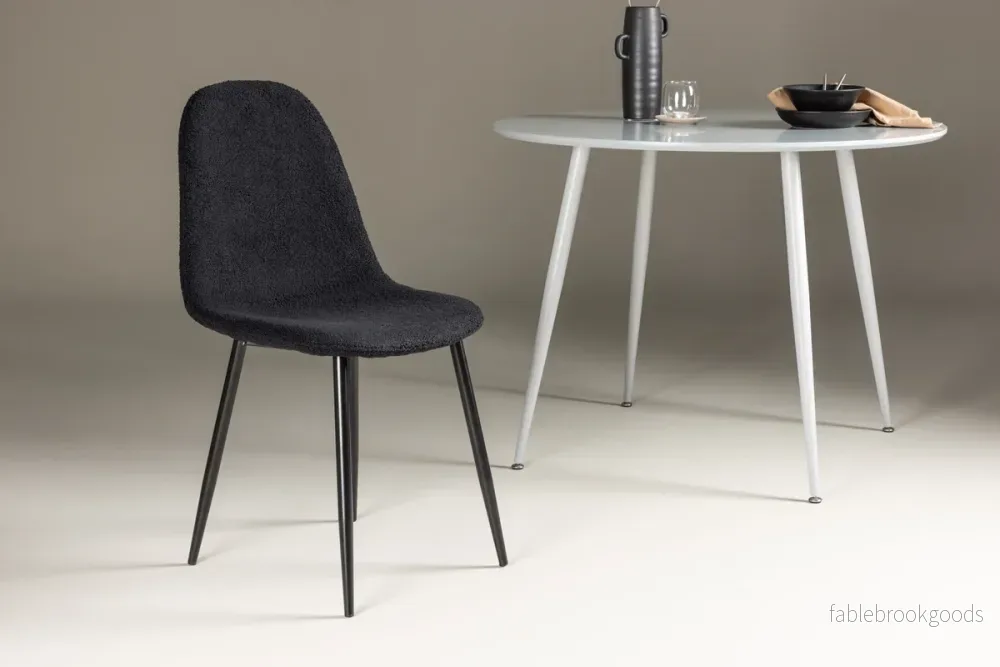 Polar Matstolar 2-pack Svart Teddy – Moderna Matstolar med Svarta Metallben | Venture Home