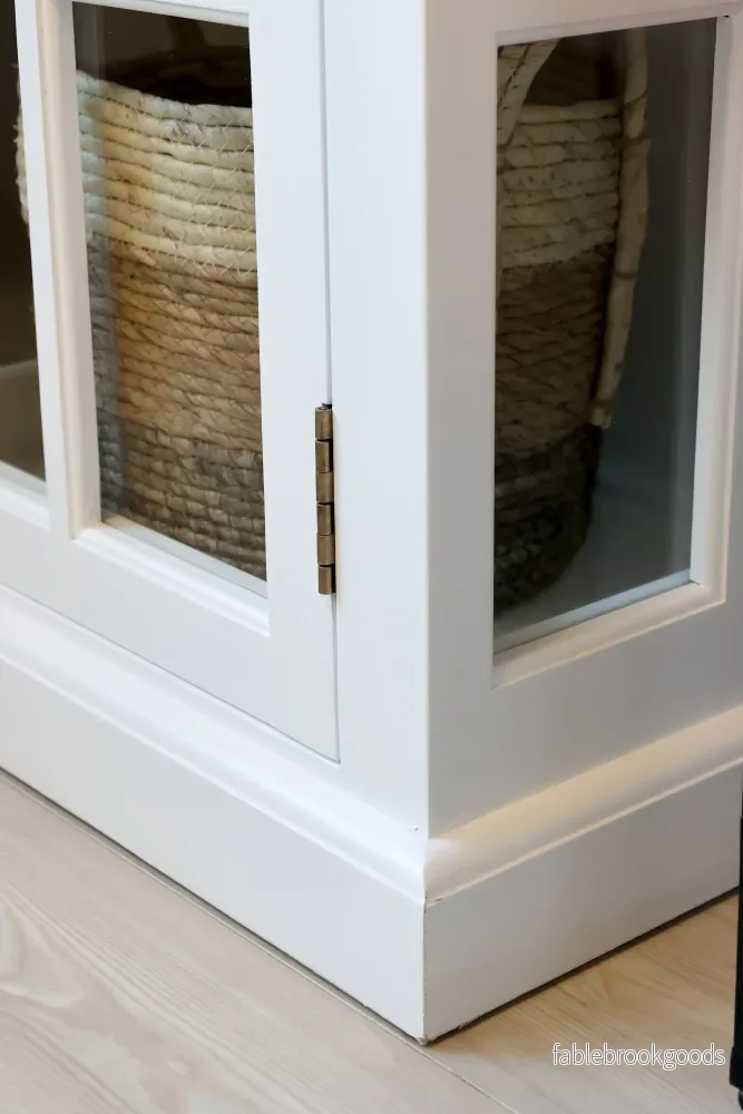 Vitt lågt vitrinskåp i lantlig stil – 220 cm - Bild 3